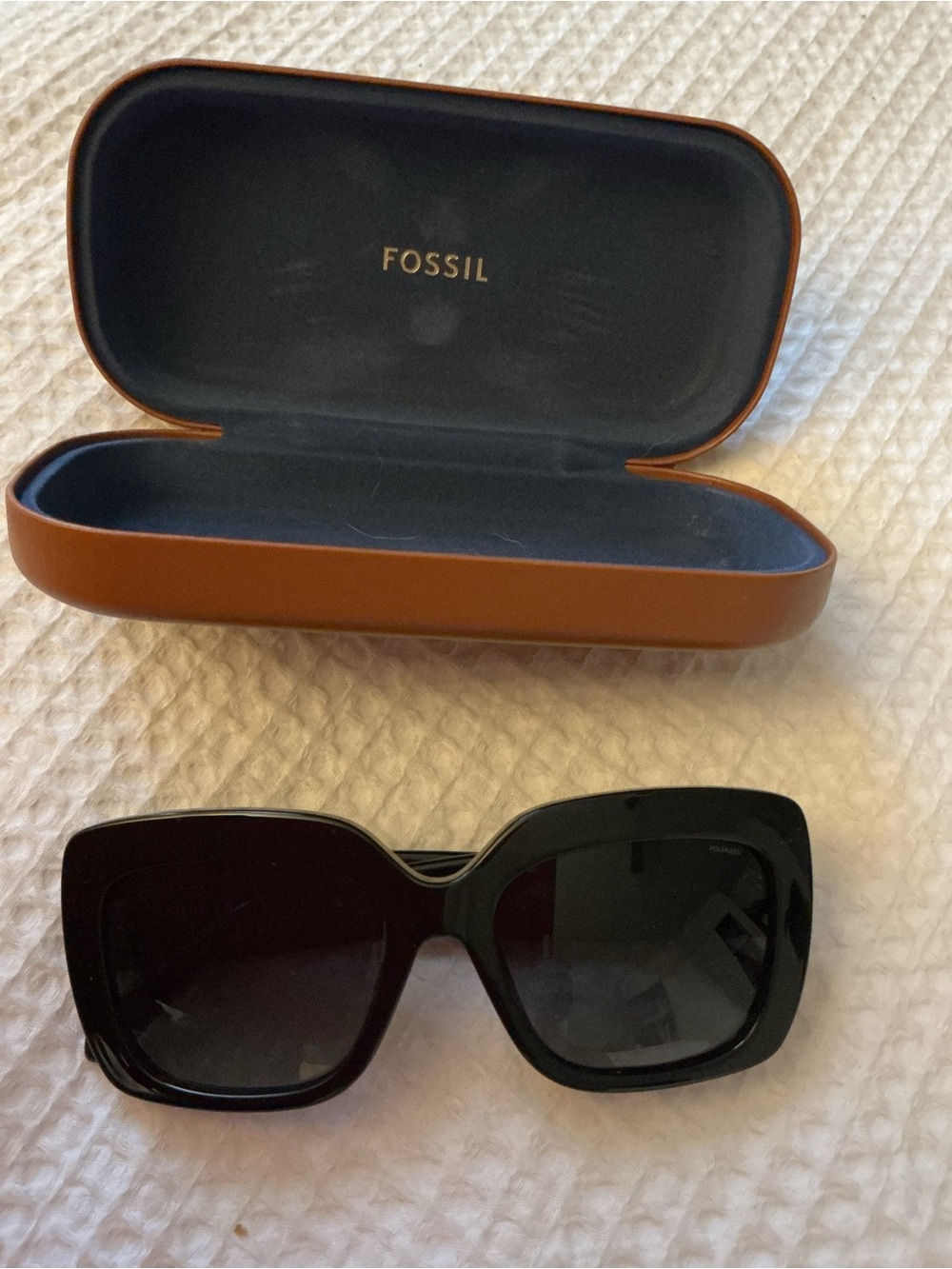 Fossil Glossy Black Rectangular Women’s Sunglasses